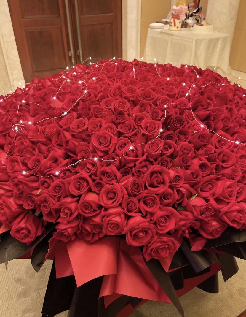 結婚紀念日送玫瑰花_送紀念玫瑰老婆結婚花束怎么寫_結婚紀念日送老婆多少朵玫瑰花